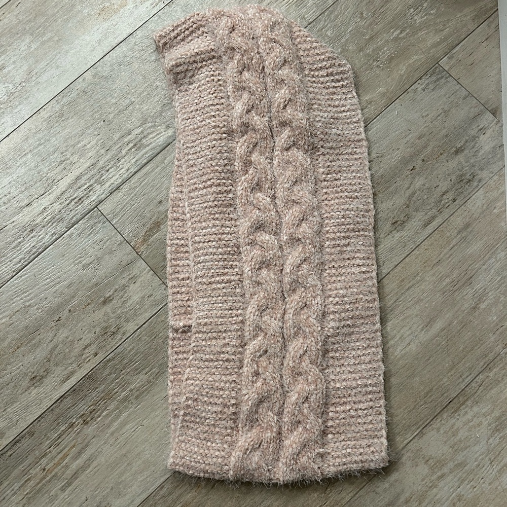 Cozy Cable Knit infinity scarf - pale pink